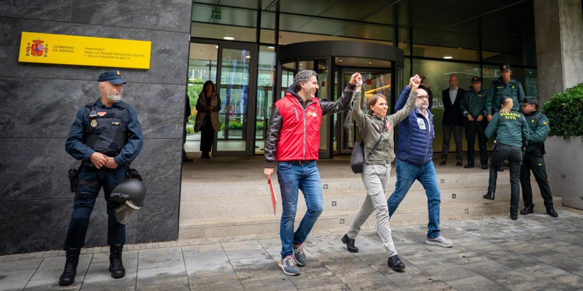 UGT, CCOO y CSIF se concentran en toda España para decir ¡basta ya! al ministro Óscar López: o se sienta a negociar o tendrá huelga general