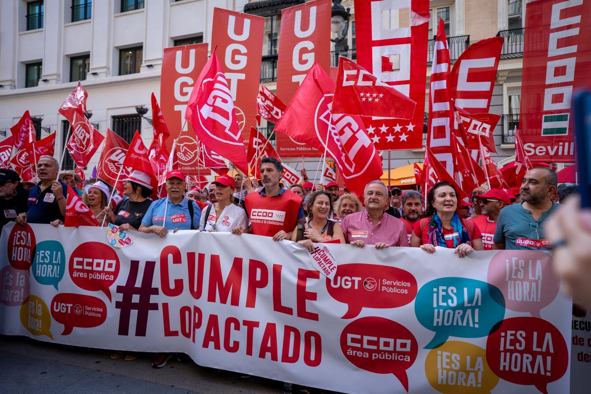 CCOO y UGT se concentran para exigir al Gobierno el cumplimiento íntegro de los acuerdos suscritos en la Función Pública